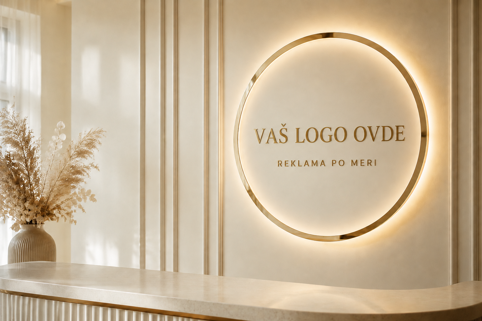 Okrugla svetleća reklama u luksuznoj recepciji